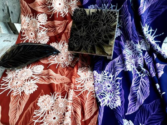 Carton stamps and the results on a batik textile.