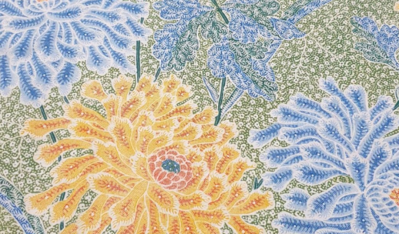 A classic Oey Soe Tjoen batik piece featuring chrysanthemum flower.