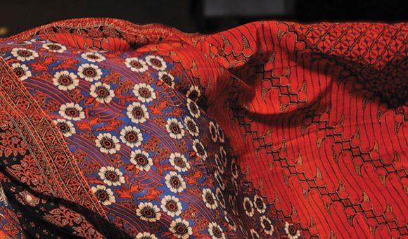 Red cloth from Batik Danar Hadi Collection.